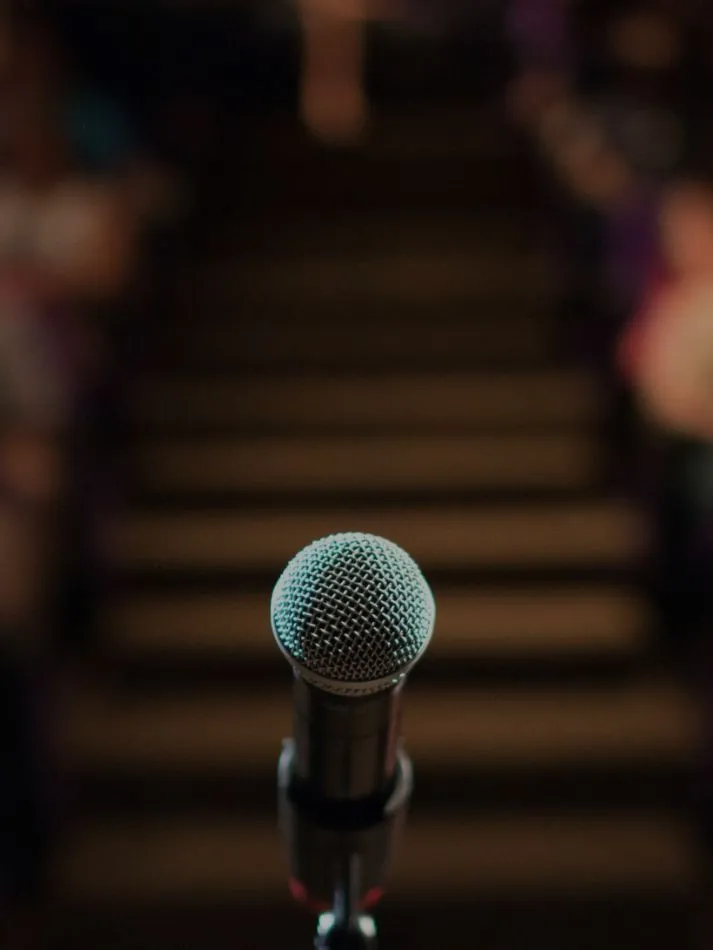 Medo de falar em público? 5 técnicas para vencer a timidez 